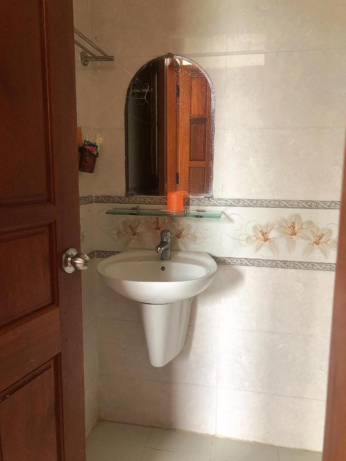 Hoang Gia Bao Hotel Kon Tum Exteriör bild