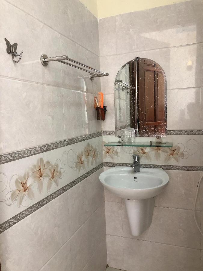 Hoang Gia Bao Hotel Kon Tum Exteriör bild